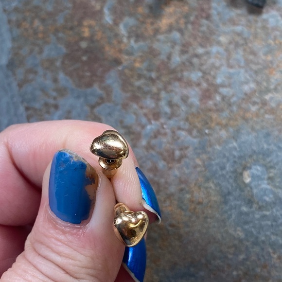 🎈Sale 🎈2 for $10 NWOT gold (color) heart post earrings casual school work - Picture 5 of 5